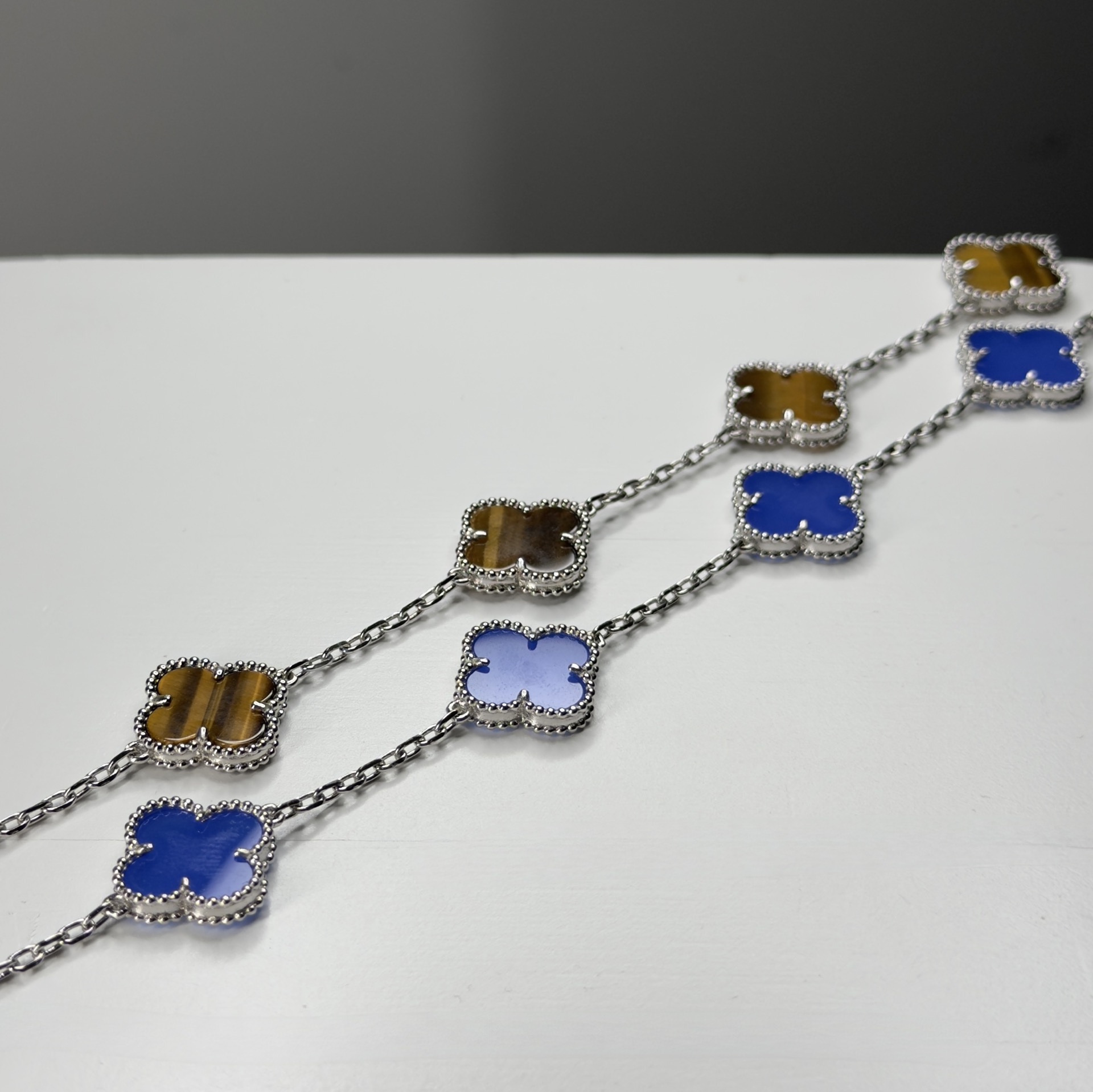 Bracciale V.